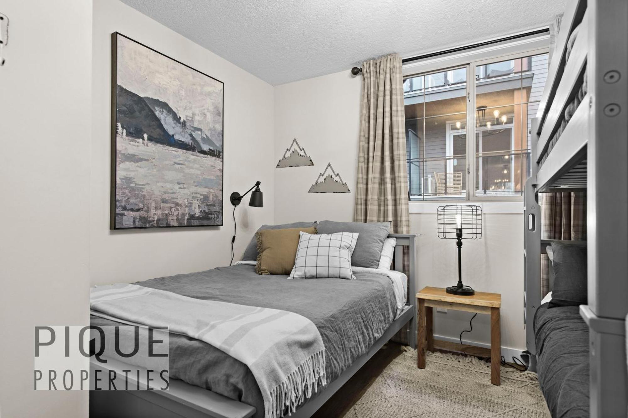 Mystic Mountain Chalet, Heated Outdoor Pool & Hot Tub, Free Parking, Fast Wifi! Canmore Luaran gambar