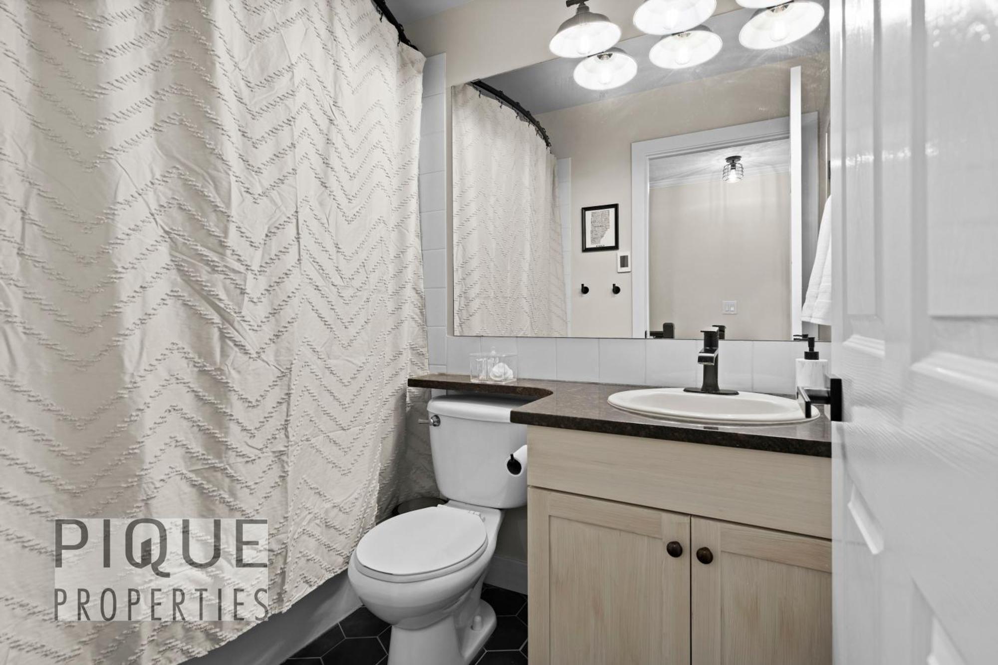 Mystic Mountain Chalet, Heated Outdoor Pool & Hot Tub, Free Parking, Fast Wifi! Canmore Luaran gambar