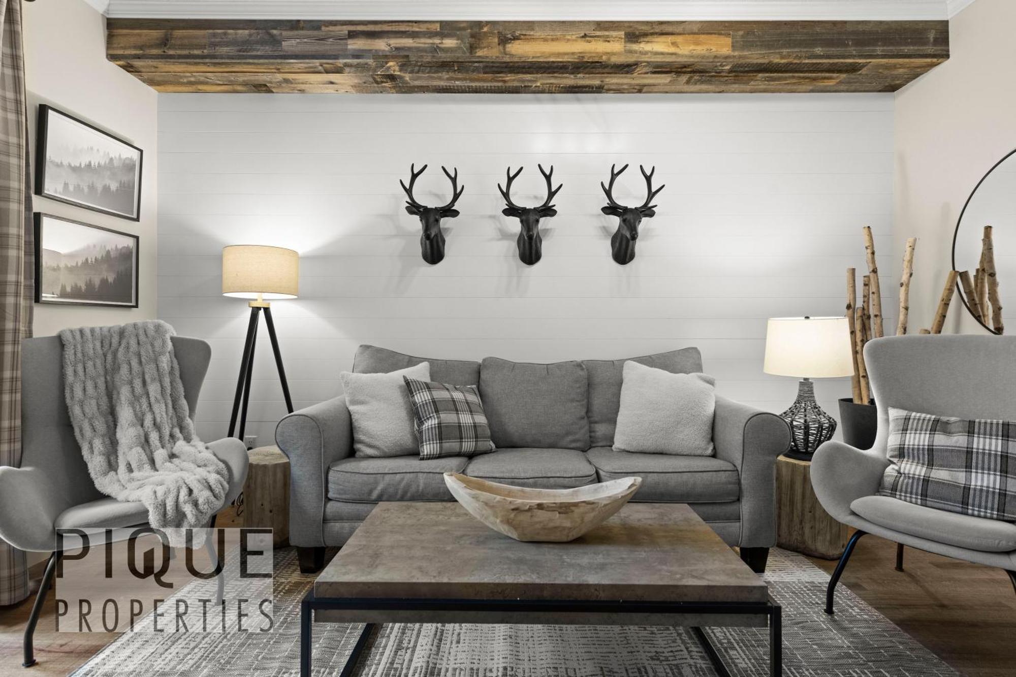 Mystic Mountain Chalet, Heated Outdoor Pool & Hot Tub, Free Parking, Fast Wifi! Canmore Luaran gambar